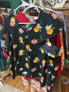 Black Citrus Print Short Sleeve Top